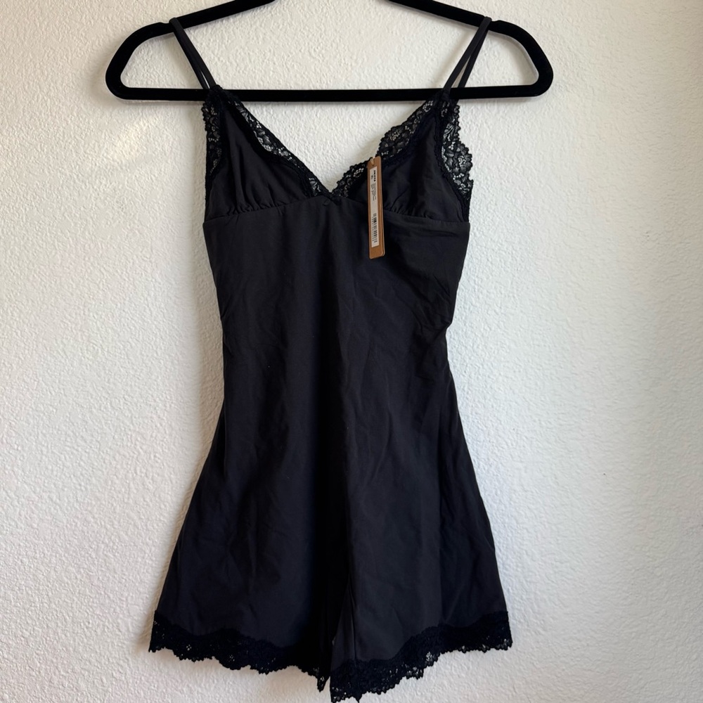 SKIMS Fits Everybody Lace Triangle Onesie – Onyx (S) NWT